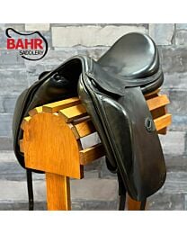 Used 18" Vega Dressage Saddle - #154094